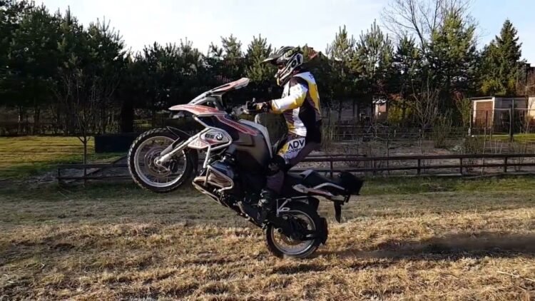 [ID: r3qixv_wcL8] Youtube Automatic